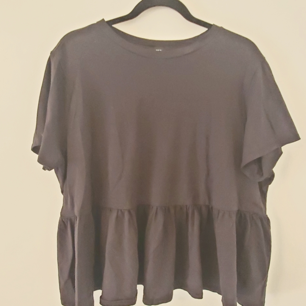 Forever 21 curve black peplum shirt